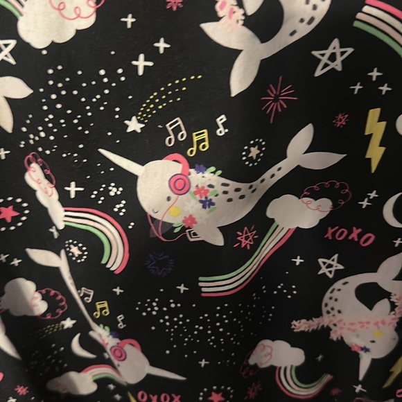 Zoe + Chloe EUC Narwhal scrub top - Picture 2 of 3